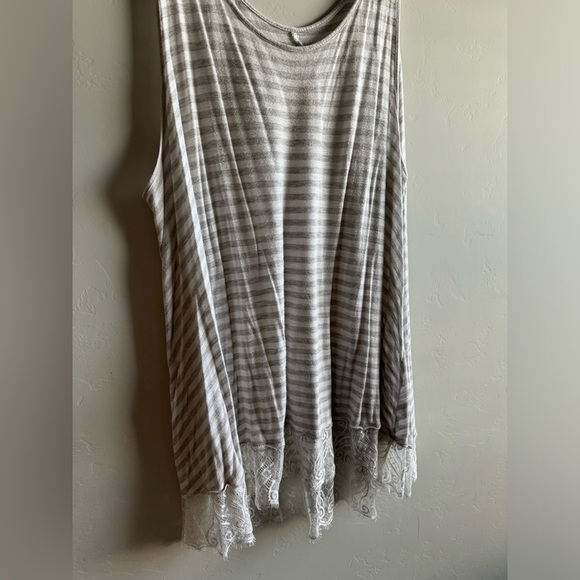 A.n.a - Grey and White Tunic Top with Lace Trim - Picture 2 of 8